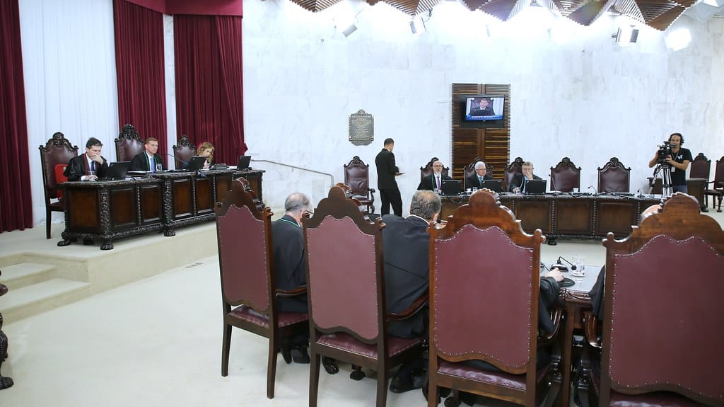 Ratinho Jr quer vender Celepar antes do TCE concluir processo; conselheiro pede suspensão da privatização