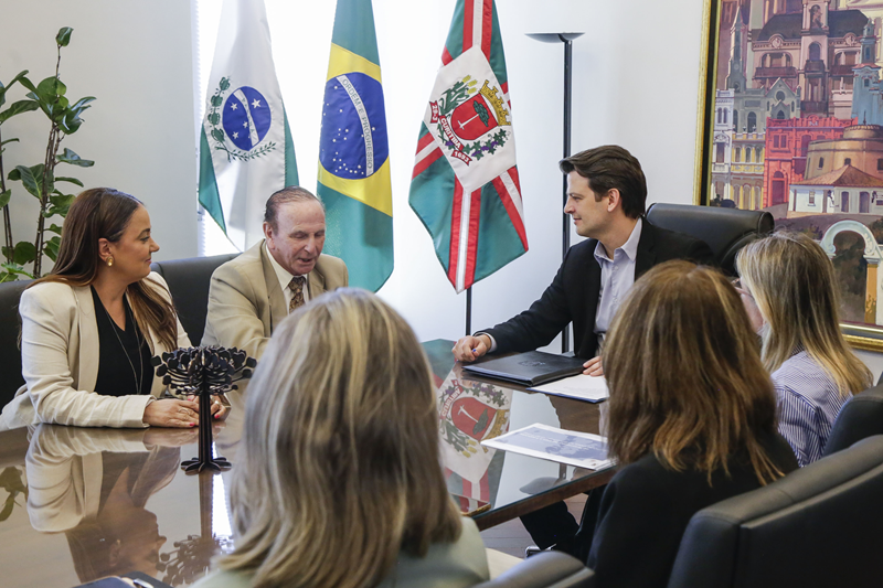 Curitiba fez contrato milionário com hospital falido via associação beneficente