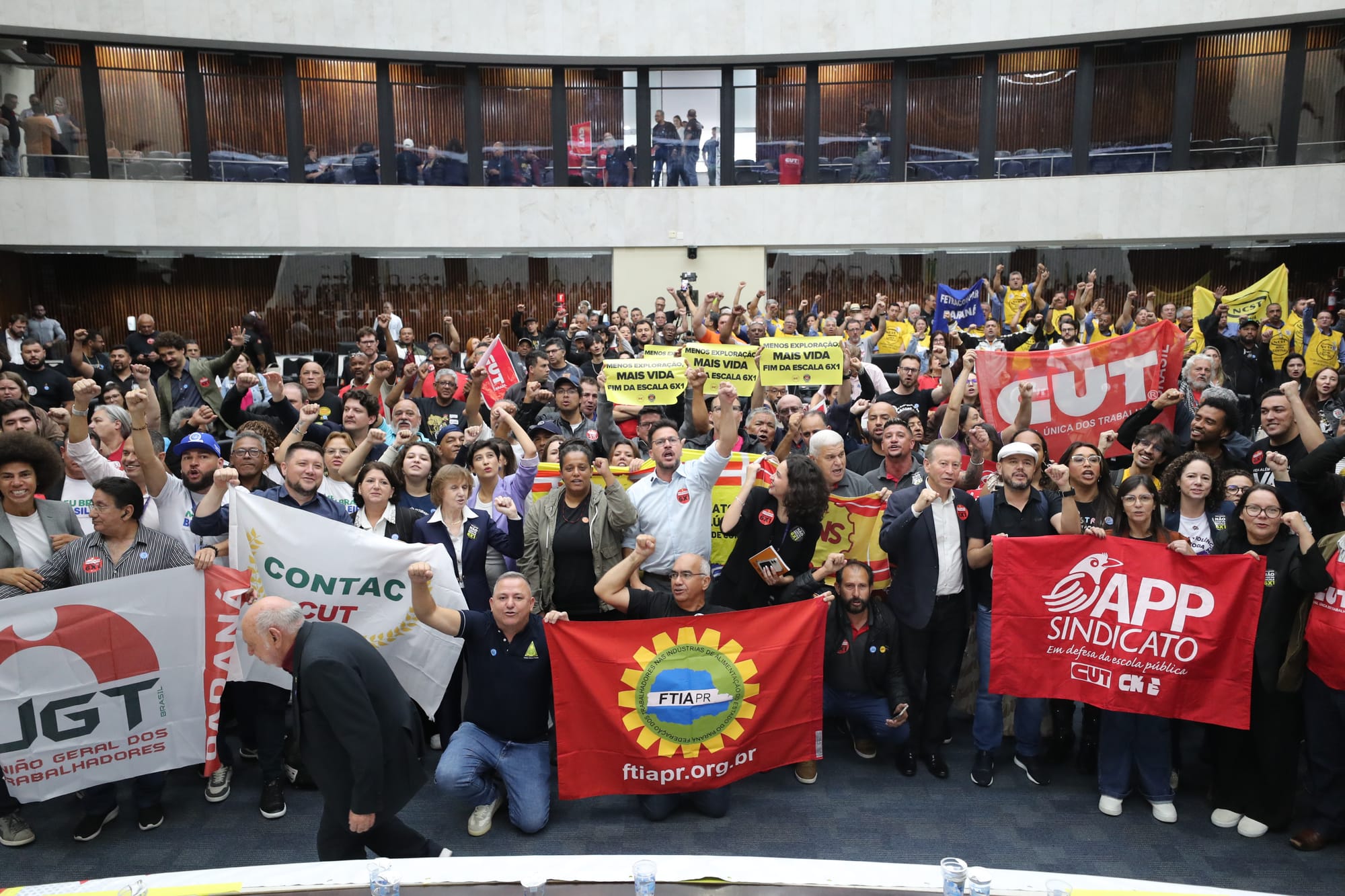 End of the 6x1 shift system brings workers together at the Legislative Assembly