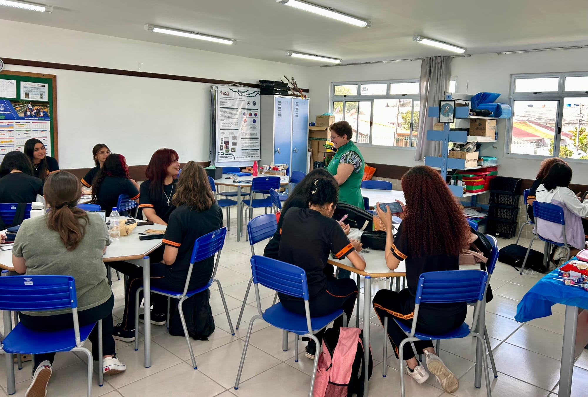 Clubes de ciência impulsionam a formação das futuras cientistas paranaenses
