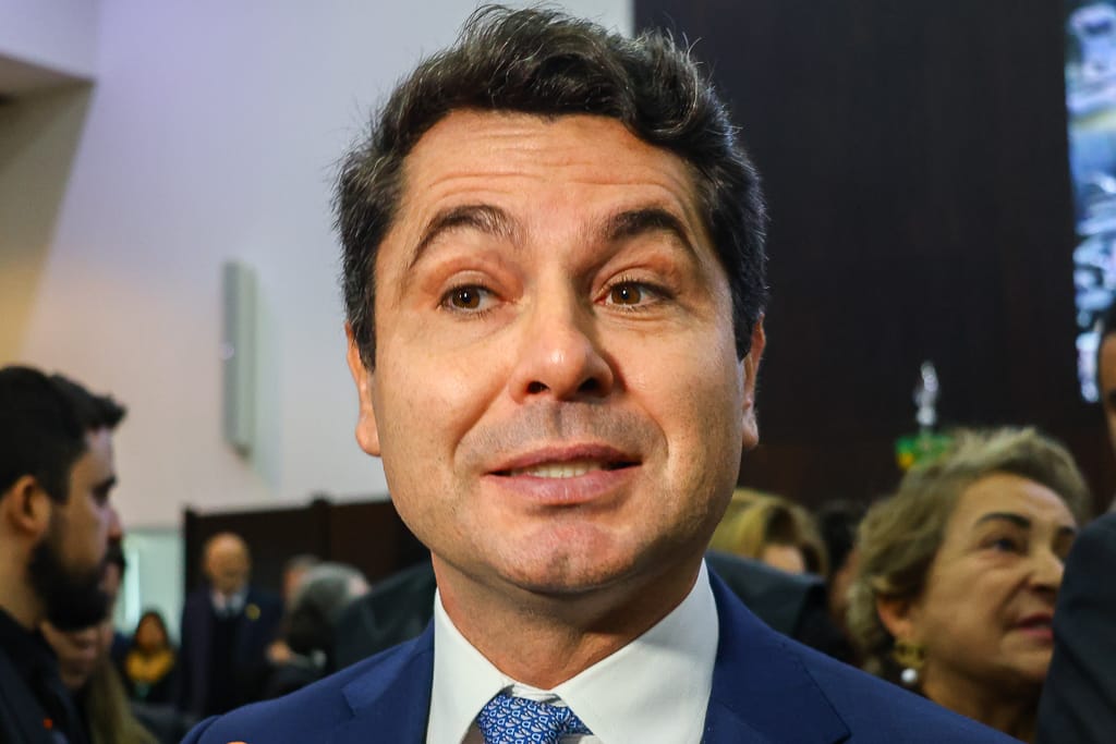Pesquisa para Senado mostra Alvaro Dias e Alexandre Curi liderando corrida no Paraná