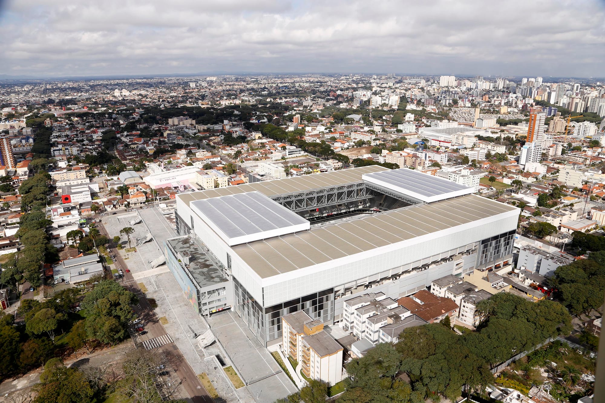 Curitiba recebe Frente Nacional de Prefeitas e Prefeitos com stand "premium" de R$ 400 mil