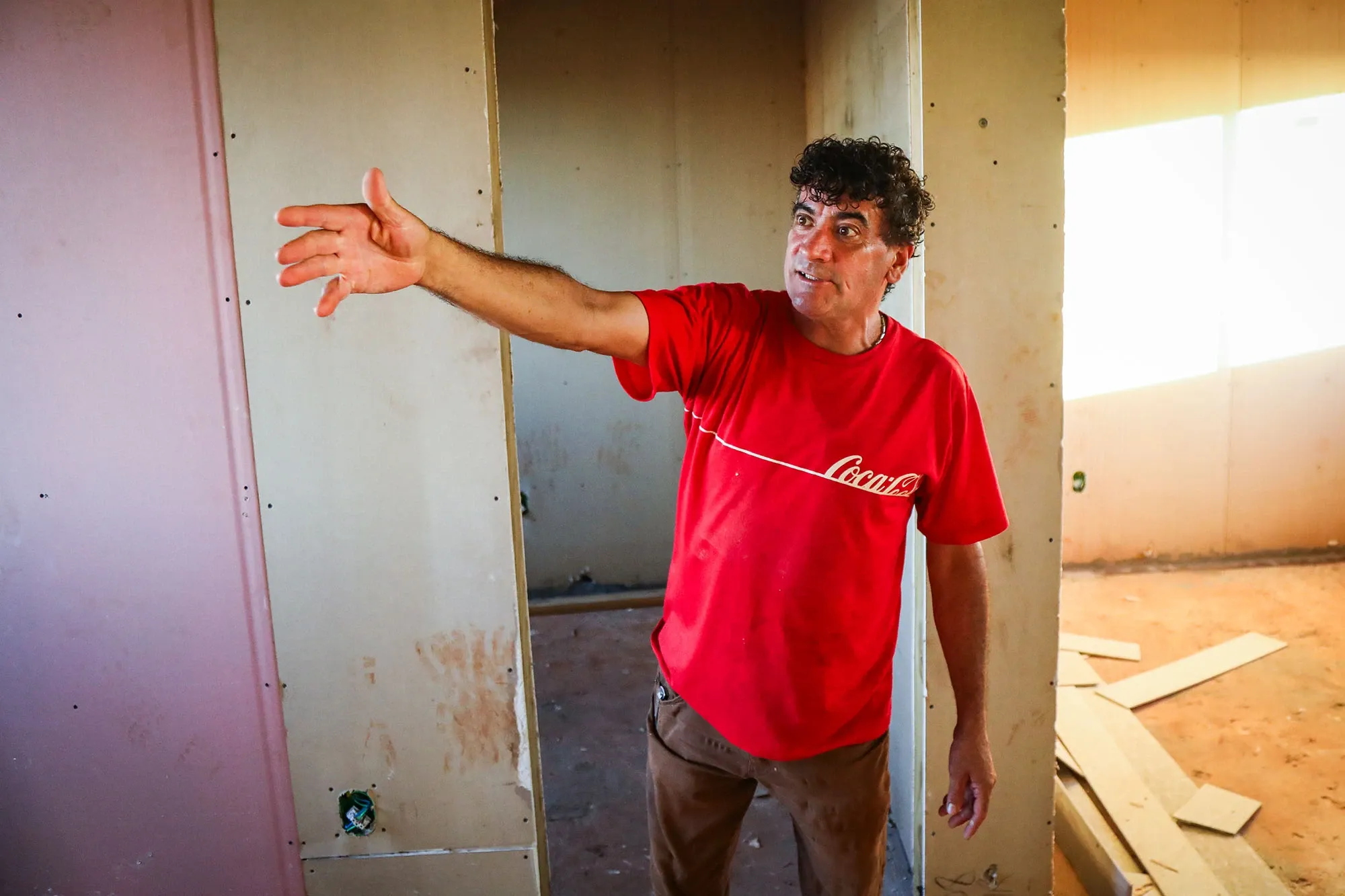 Casa "de papelão" deixa moradores indignados em Rio Bonito do Iguaçu