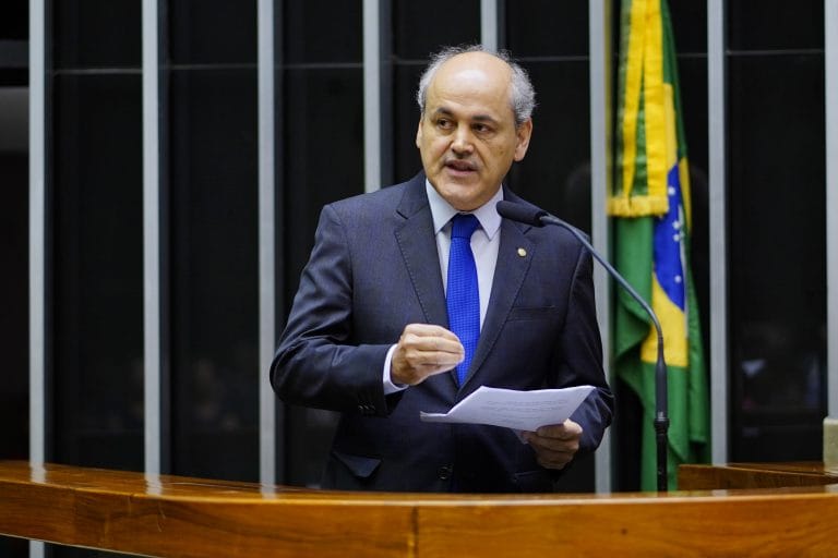 Fruet podría ir al MDB y postularse como diputado federal.