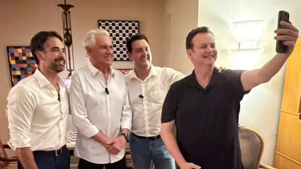 Ratinho, que passou pré-campanha defendendo candidatos mais novos, elogia escolha de Caiado pelo PSD