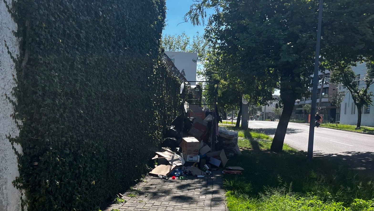 calçada ocupada no botânico