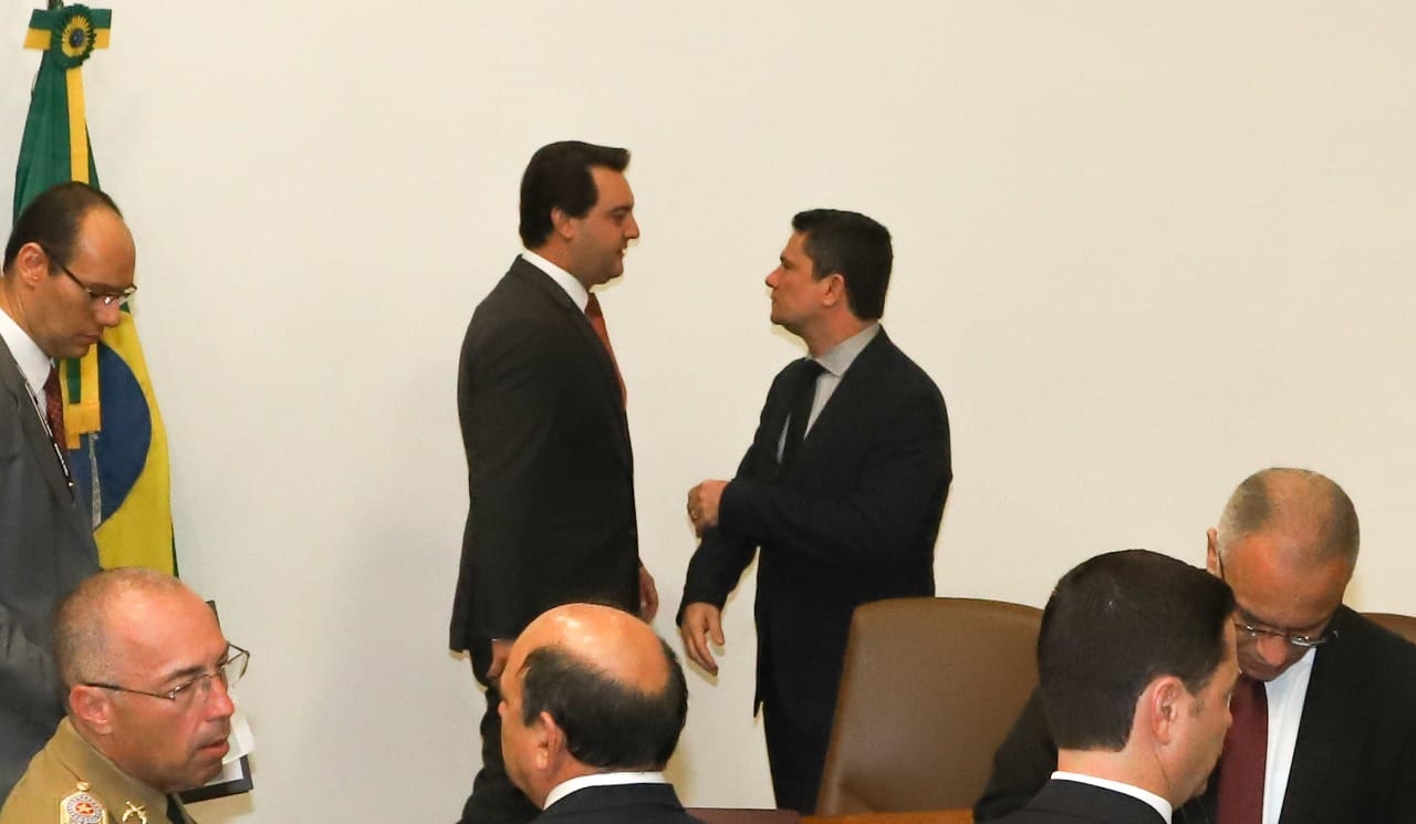 Ratinho Jr nega convite para ser vice de Flávio Bolsonaro, e PL pode apoiar Sergio Moro