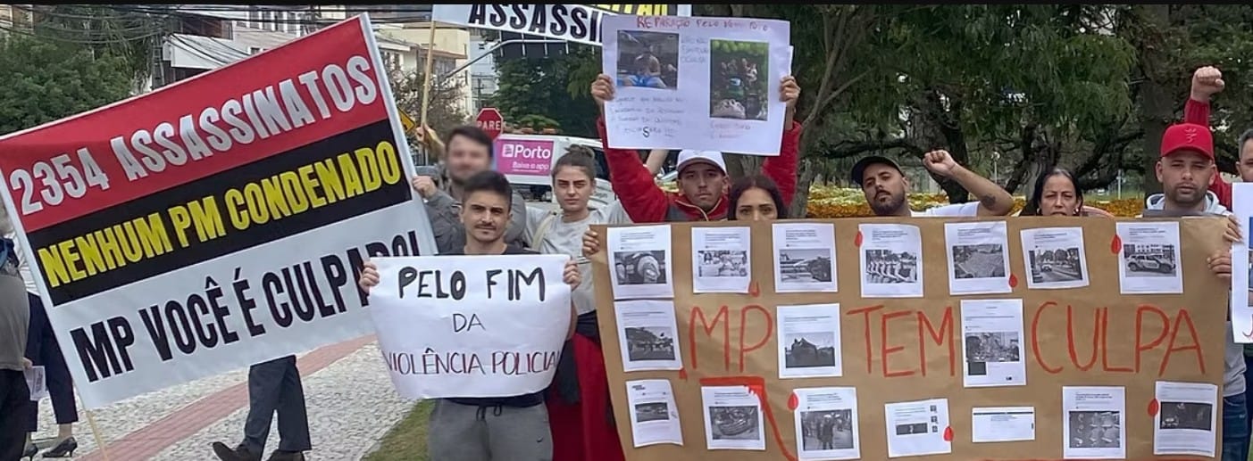 Familiares de pessoas mortas em supostos confrontos policiais fazem mobilização em Curitiba