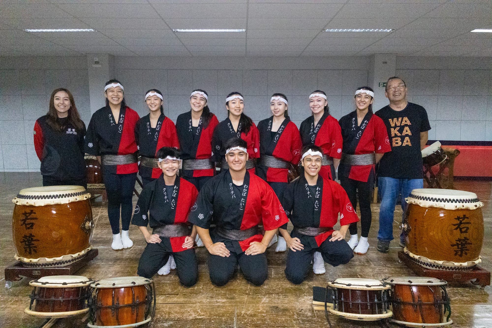 Equipe Wakaba Taiko que representa o Brasil neste ano, no campeonato em Tóquio. 