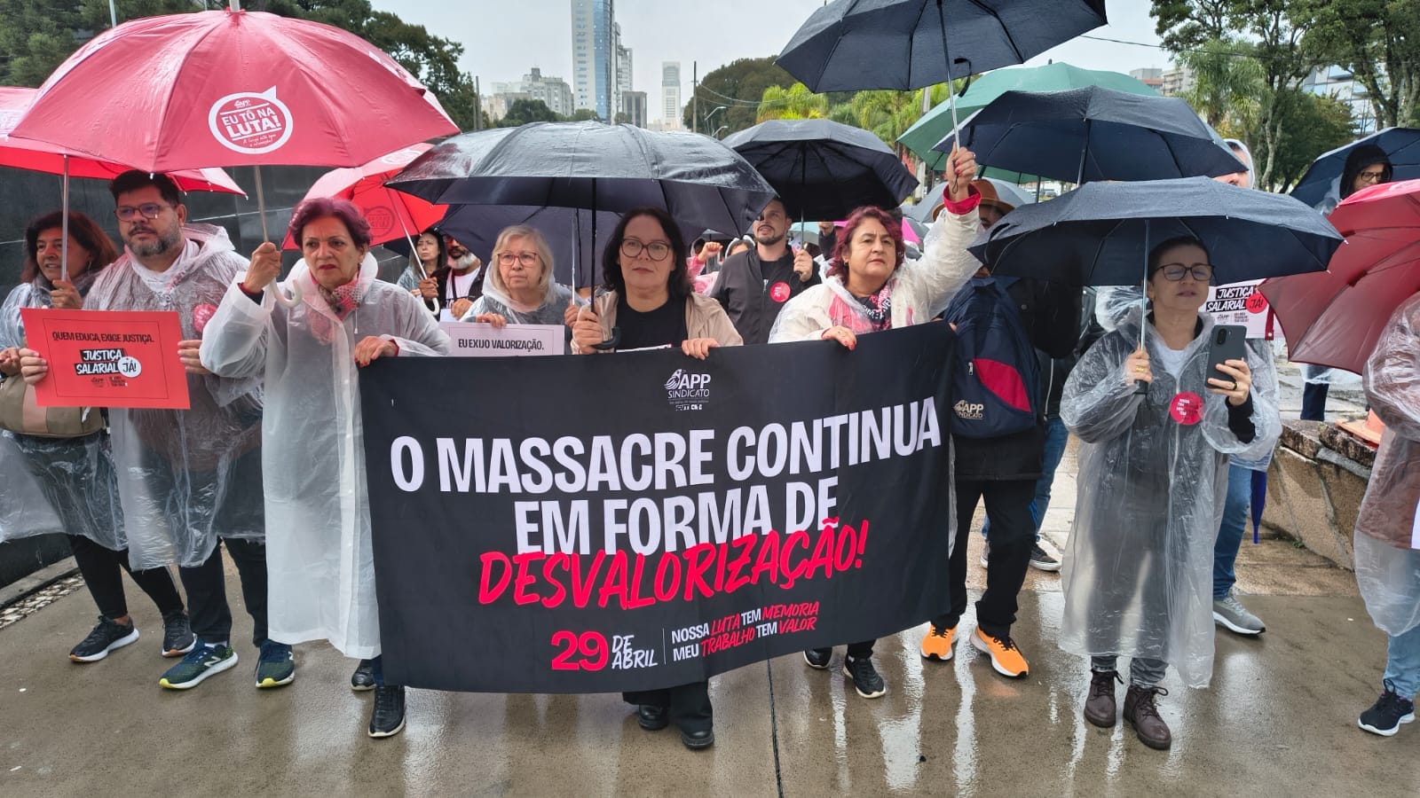 pessoas sorrindo para foto