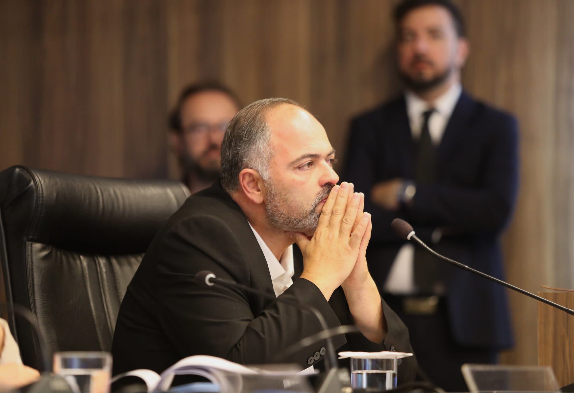 "Tiraram os meus caras": deputado reclama de cargos ao votar projeto do Governo