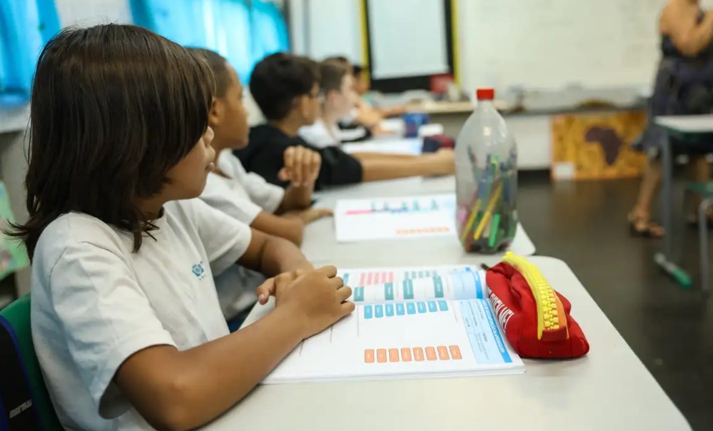 Colombo abre concurso com 225 vagas para professores