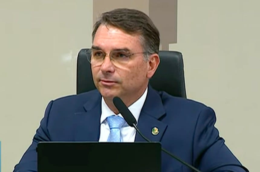 No Paraná, Flávio Bolsonaro seria eleito em primeiro turno, diz pesquisa