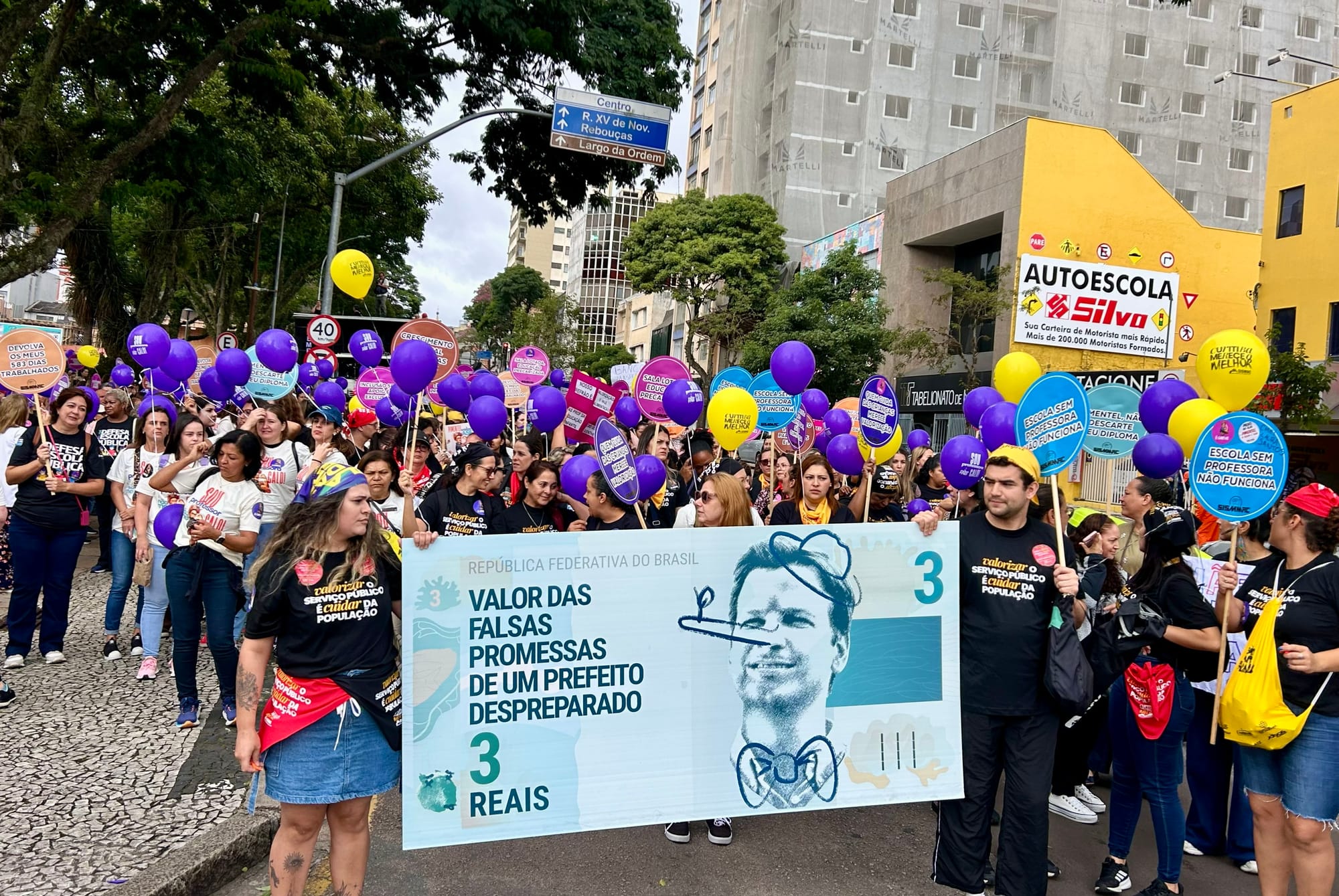 Após nova reunião de negociação, servidores municipais decidem encerrar greve em Curitiba