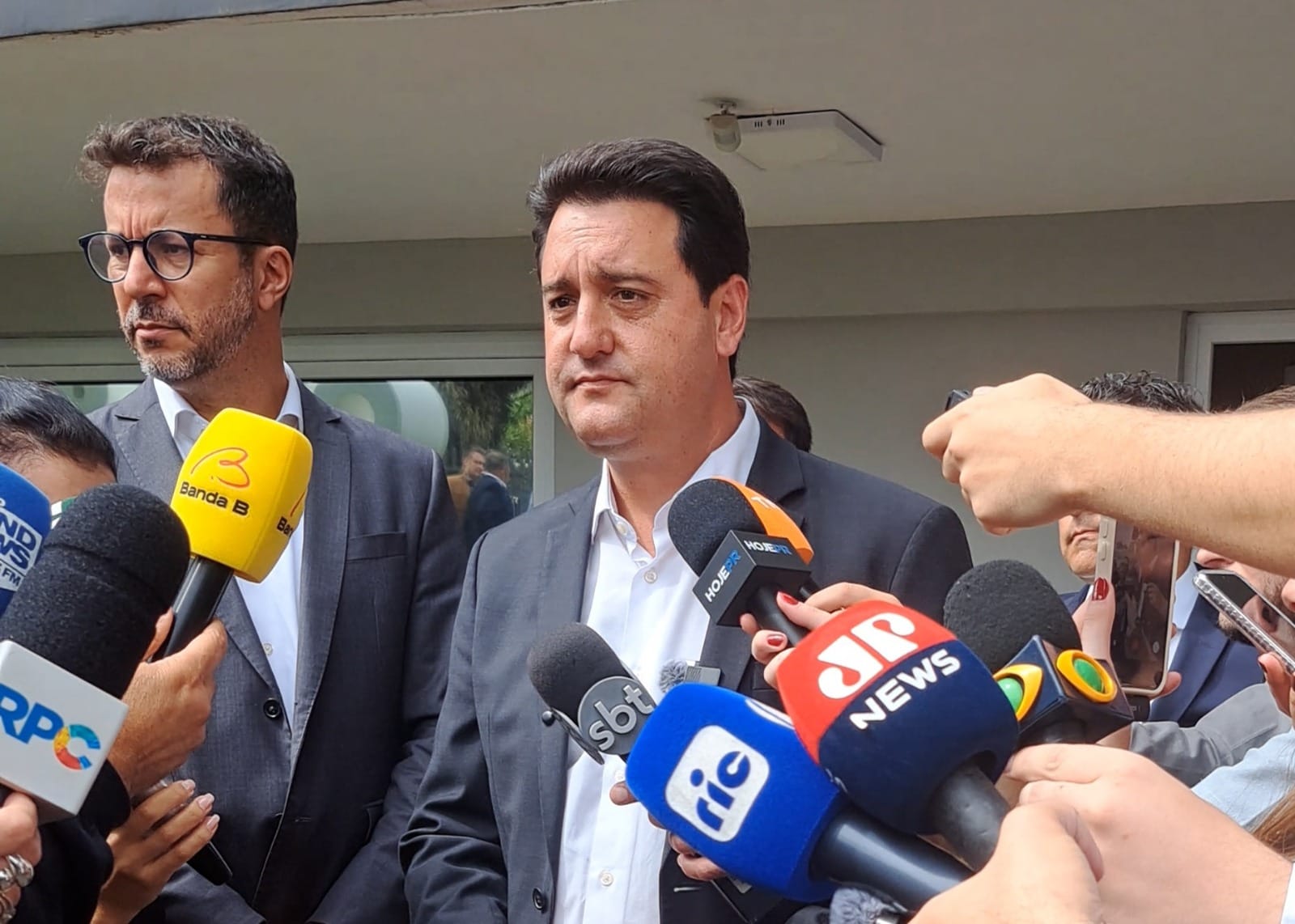 "Contratos de publicidade, como dezenas que acontecem todos os dias", diz Ratinho Jr sobre repasses do Master ao Grupo Massa