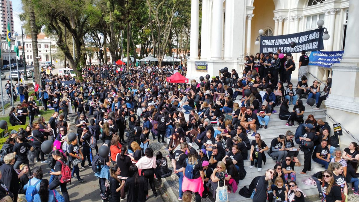 Magistério rejeita proposta da Prefeitura de Curitiba e greve começa nesta quarta (8)