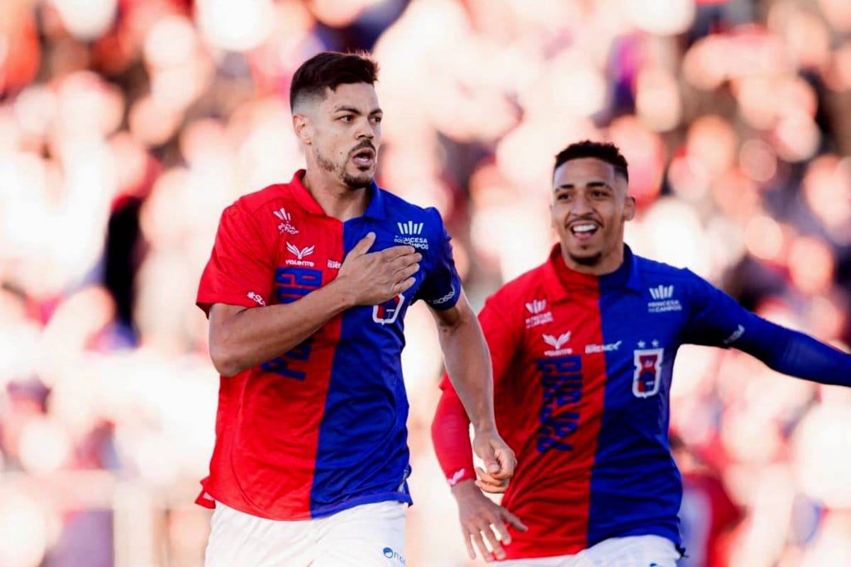 Paraná Clube vence mais uma e volta à elite do Paranaense