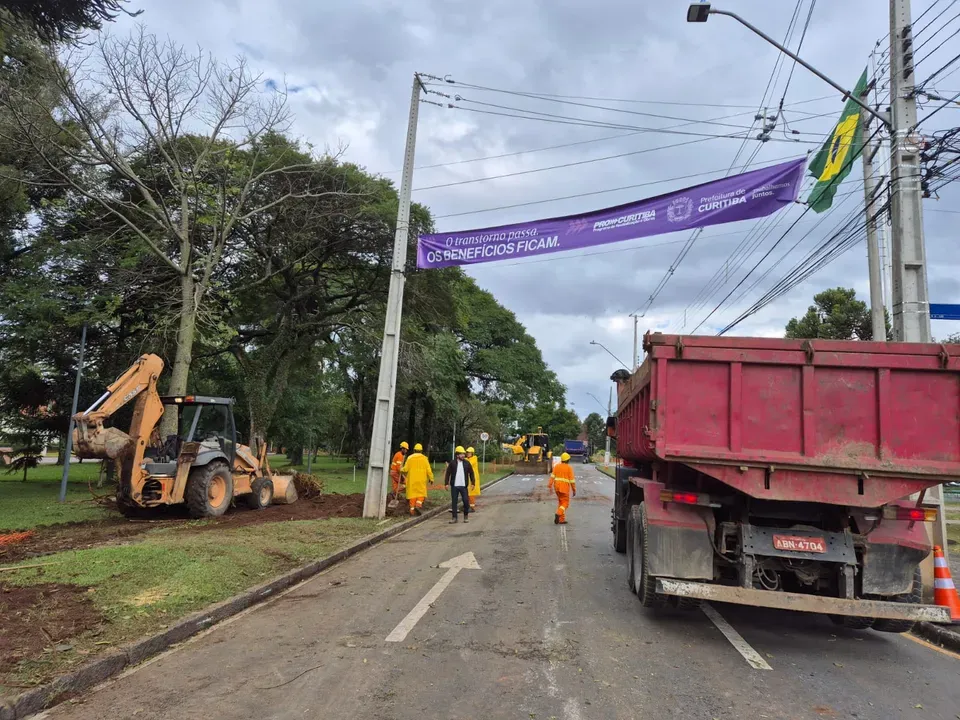 Prefeito Eduardo Pimentel rebate críticas e defende corte de árvores na Arthur Bernardes