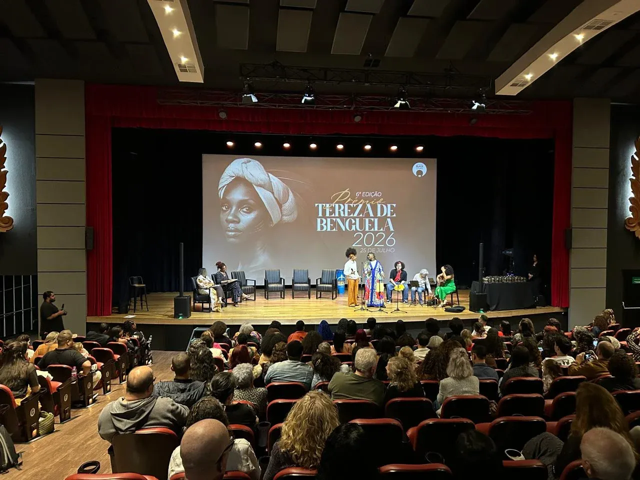 Apresentações artísticas marcaram a noite