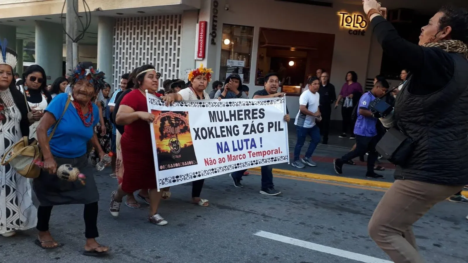 Mulheres La Klãnõ-Xokleng na luta contra a tese do Marco Temporal. Foto: Arquivo pessoal.