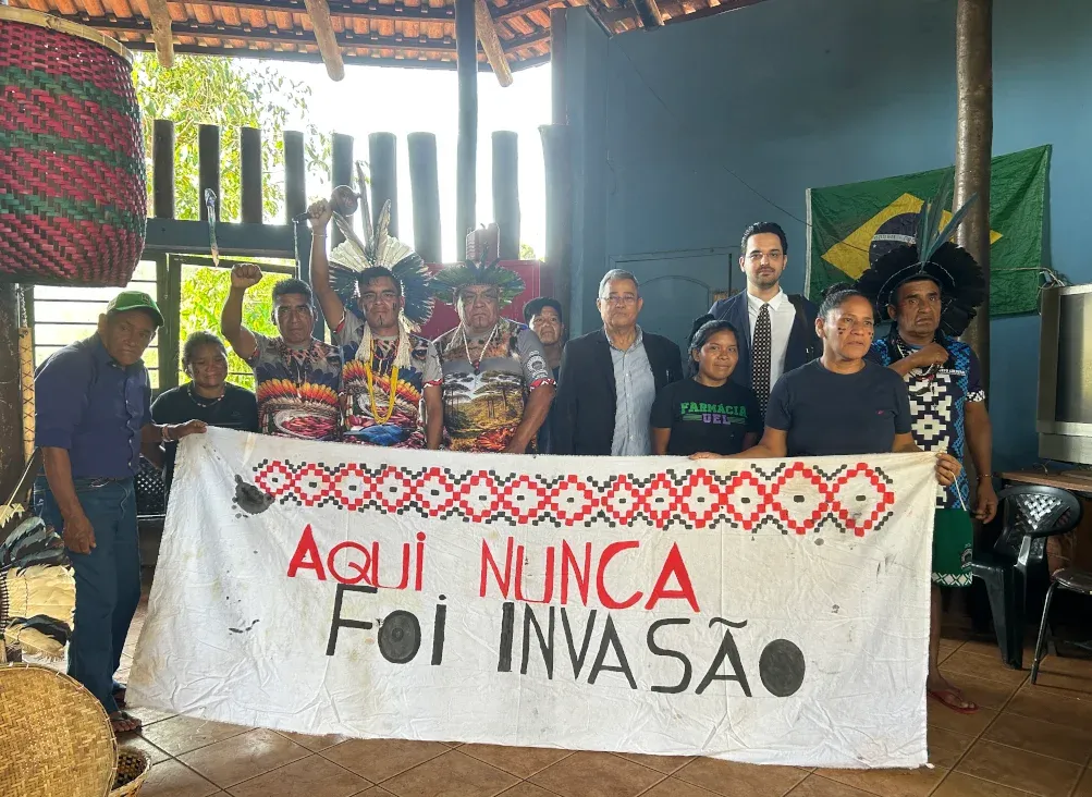 Indígenas e apoiadores comemoram decisão