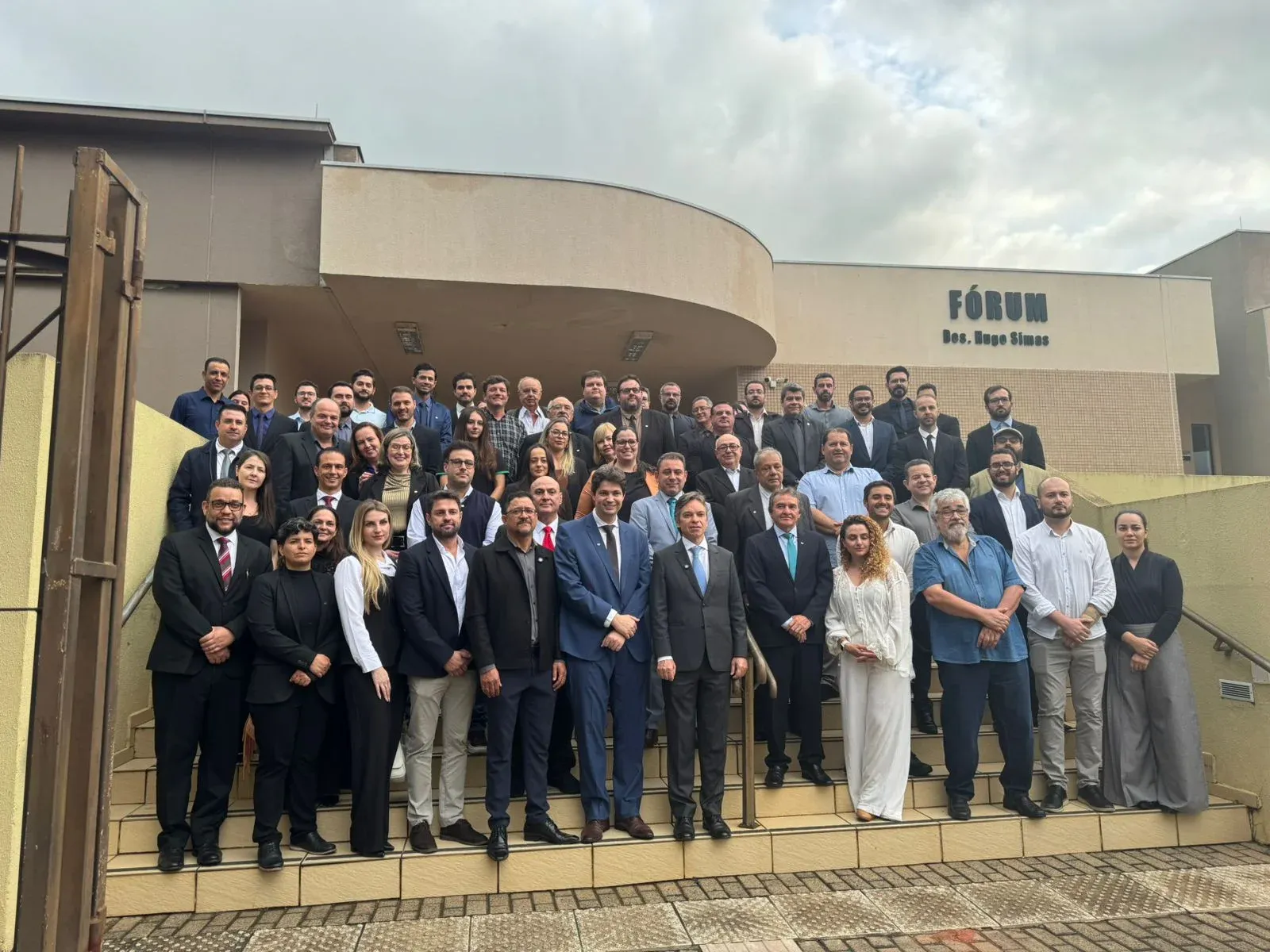 Advogados em ato de desagravo no Fórum de Ibaiti. Foto: Ascom OAB/PR