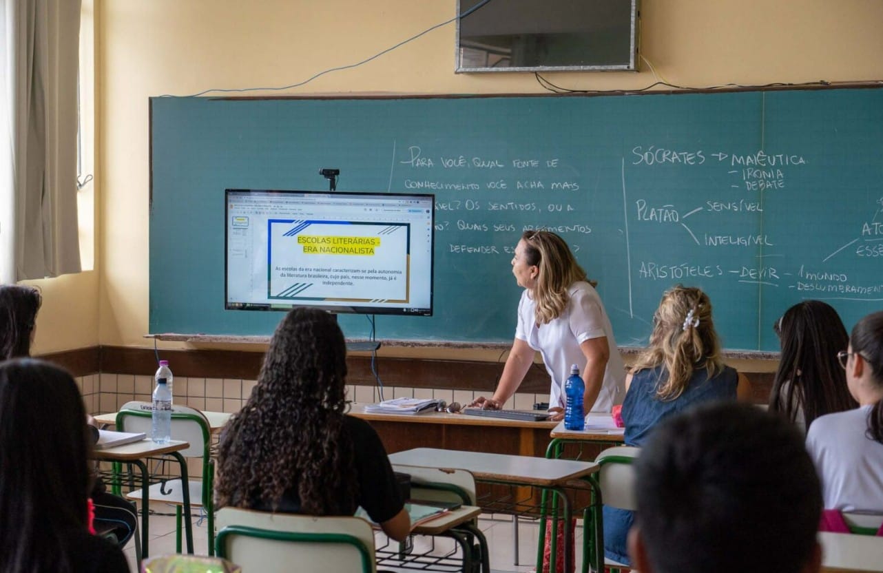 Chuvas fortes no Paraná provocam suspensão de aulas