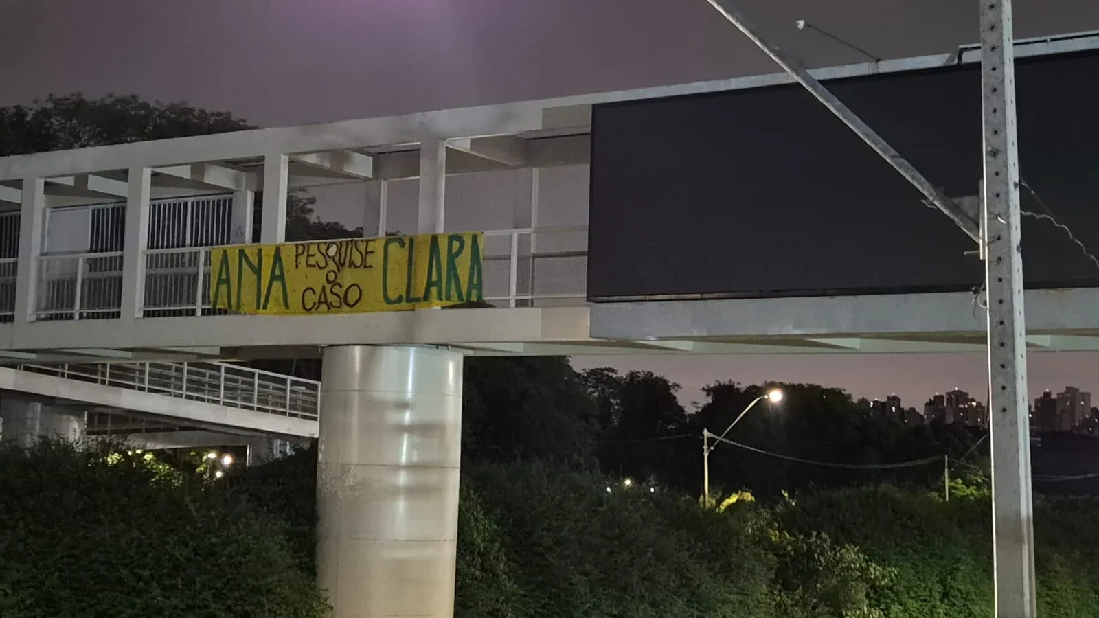 Faixa sob BR-277 na passarela do Barigui | Foto: MTD