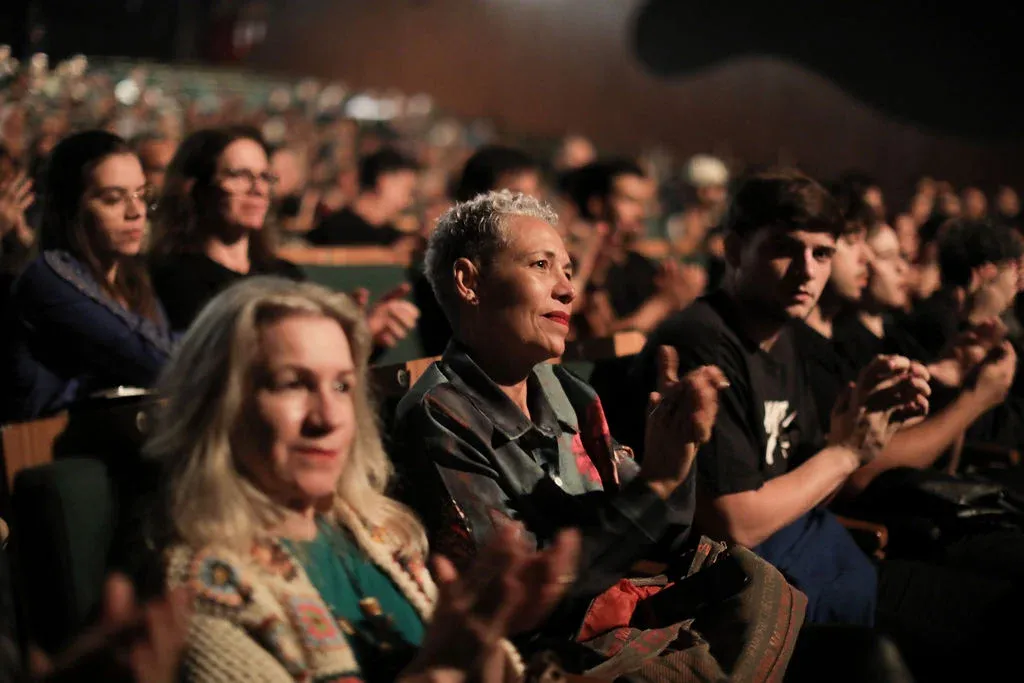 Público lotou o Teatro Ouro Verde. Foto: Fábio Alcover