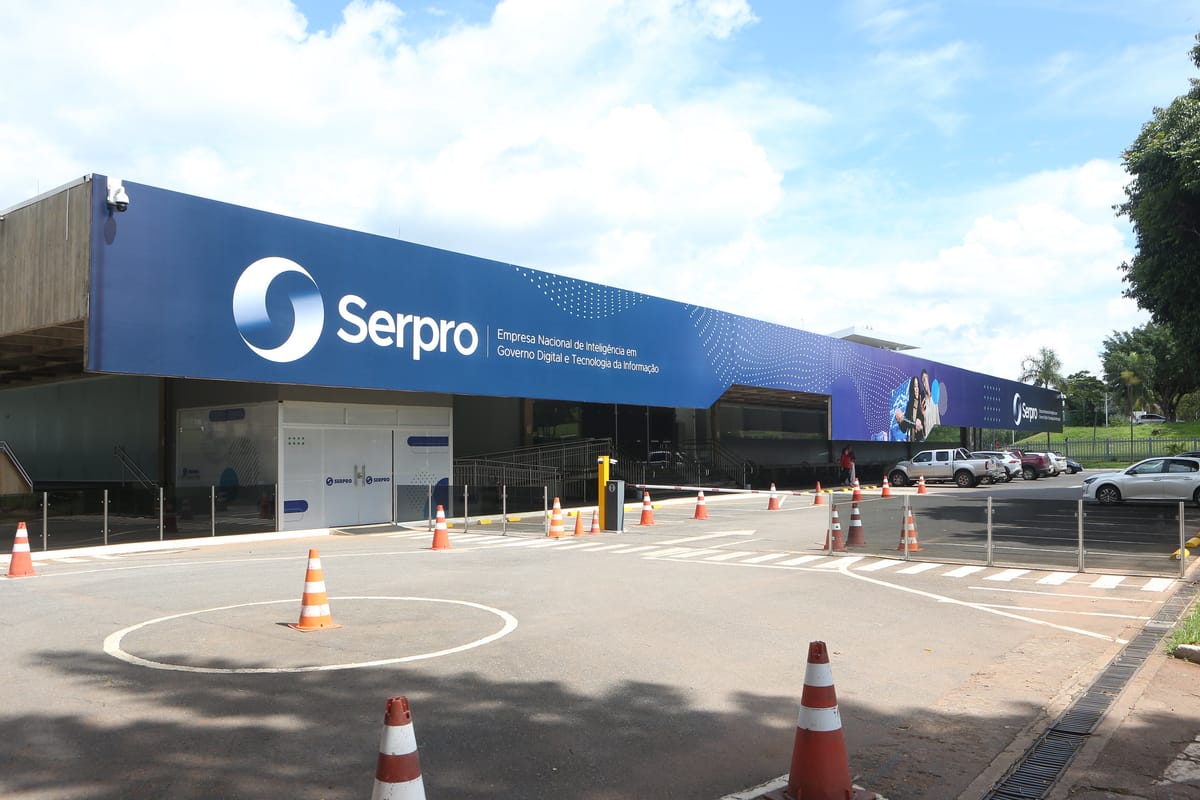 Após cancelar contrato milionário, governo do PR diz ter recorrido ao ...