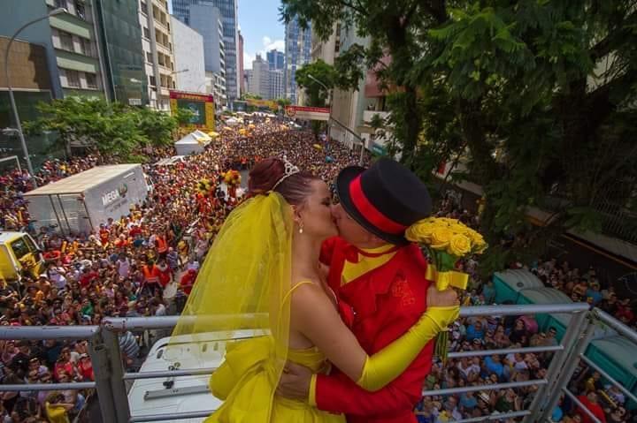 Garibaldis e Sacis, há 20 anos abrindo alas pro carnaval de Curitiba