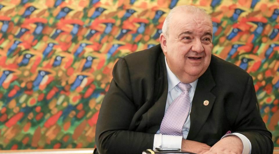 Greca tenta aprovar contratação de temporários; sindicatos protestam