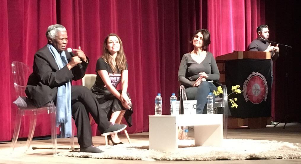 Mulheres da política lotam Teatro da Reitoria para comemorar a resistência
