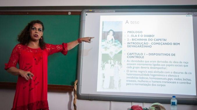 <a href=https://blogs.plural.jor.br/maria-vai-e-faz/2019/01/29/megg-rayara-doutora/>A história da primeira travesti negra doutora do Brasil</a>