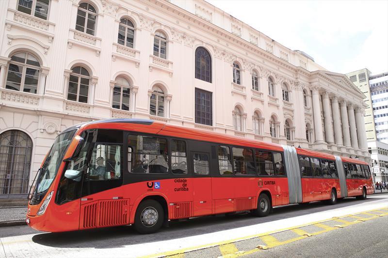Por que a tarifa do ônibus em Curitiba é tão cara?