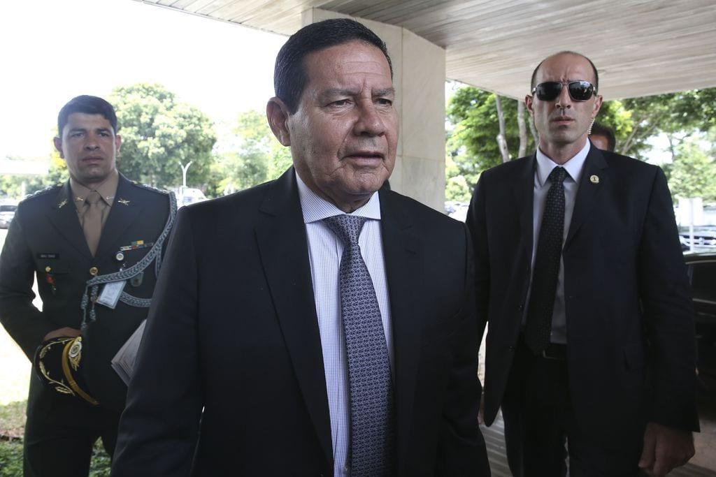 Ato de Mourão transfere para Guedes regras de informações públicas