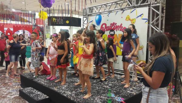 <a href=https://curitibadegraca.plural.jor.br/ventura-shopping-tera-atracoes-especiais-para-as-criancas-cairem-na-folia/>Shopping tem atrações especiais para crianças no carnaval</a>
