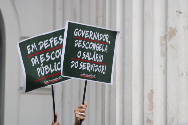 Governo Ratinho não paga reposição, mas fala em acordo sobre salários