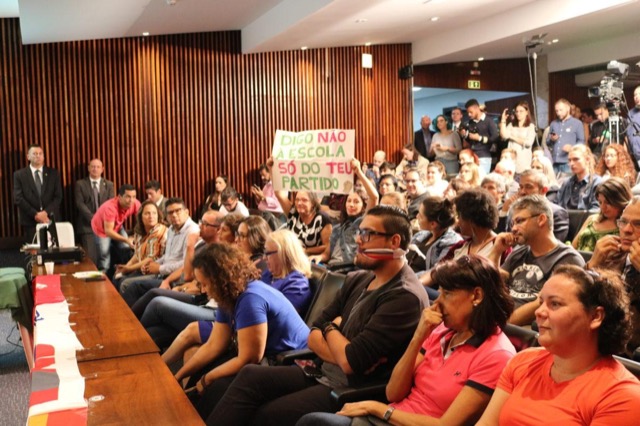 Debate do "Escola Sem Partido" tem defesa de 64 e deputados exaltados