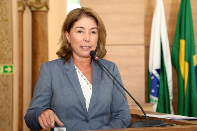Vereadora denuncia criação de cargos suspeitos na Câmara