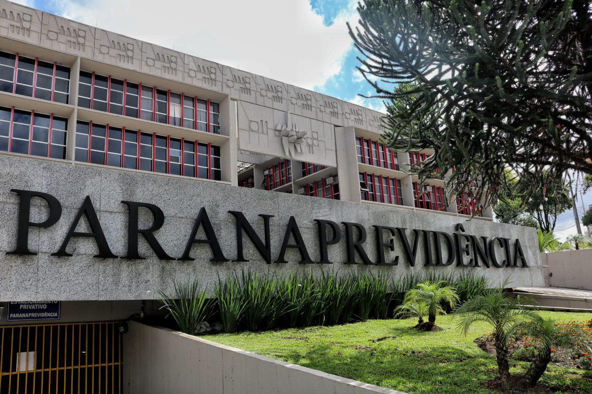 Impasse judicial atrasa aposentadoria de serventuários no PR