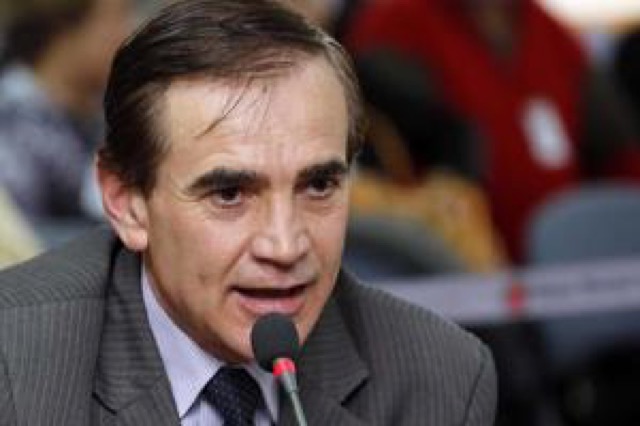 Grupo de candidatos a vereador sai em busca de um prefeito