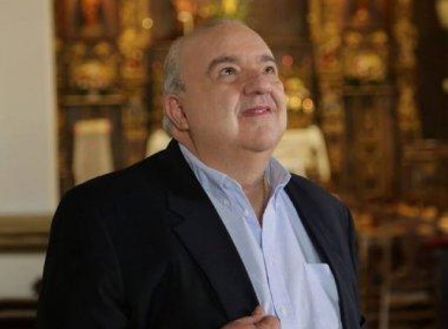 Greca e primeira-dama continuam internados