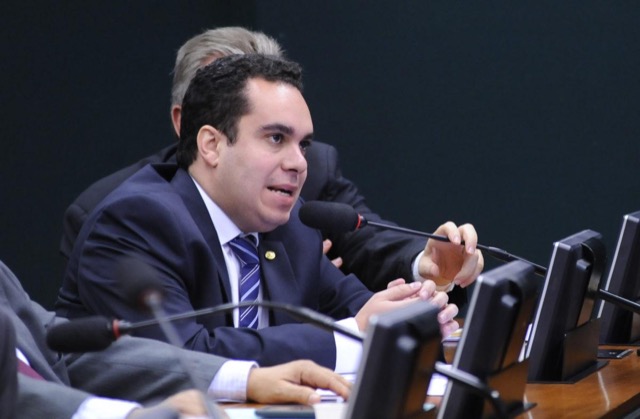 A reforma foi para o espaço, diz deputado governista da CCJ