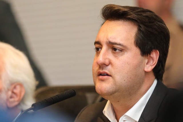 Ratinho em rota de colisão com o funcionalismo