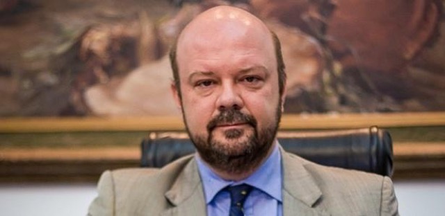 Não é preciso mandar atacar a universidade: basta acusá-la de pervertida, diz reitor