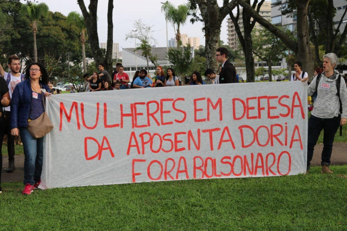 2,5 mil protestam contra Bolsonaro