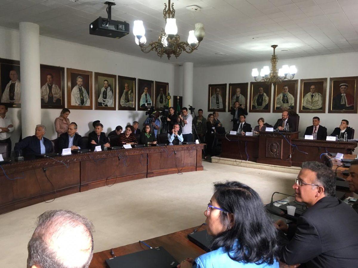 Bancada federal se compromete a favor das federais