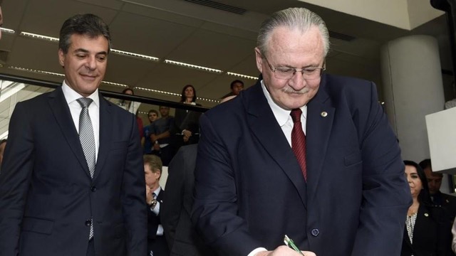 Aposentadorias de ex-governadores custam R$ 4 milhões ao ano