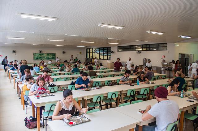 Sem dinheiro, UFPR anuncia fechamento de RUs e mais cortes